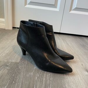 Women’s black snake skin boots booties ankle boots